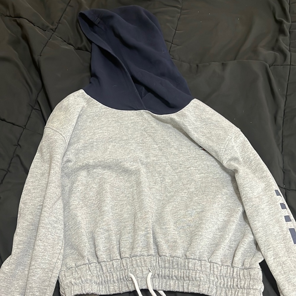 Tommy Hilfiger Cropped Hoodie